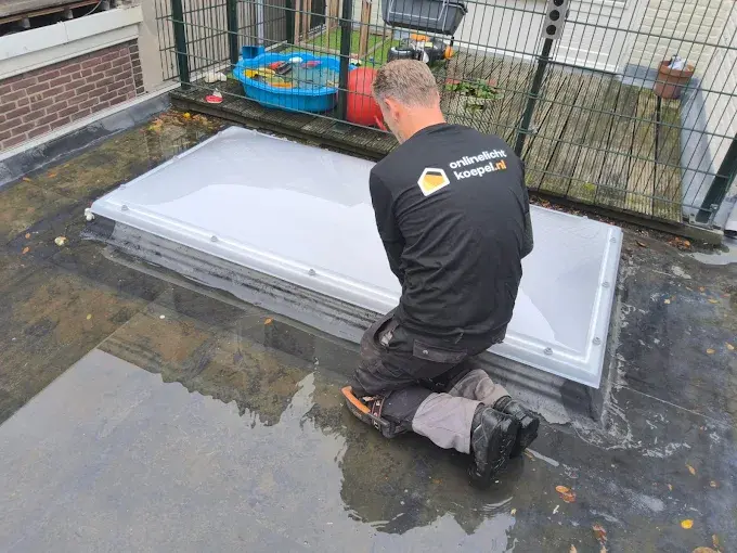 OnlineLichtkoepel.nl lichtkoepel op plat dak